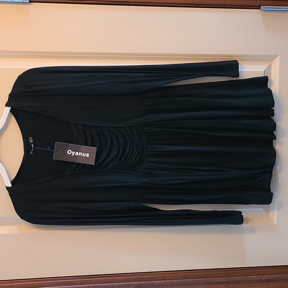 Women's size M NWT Oyanus black long sleeve shirt